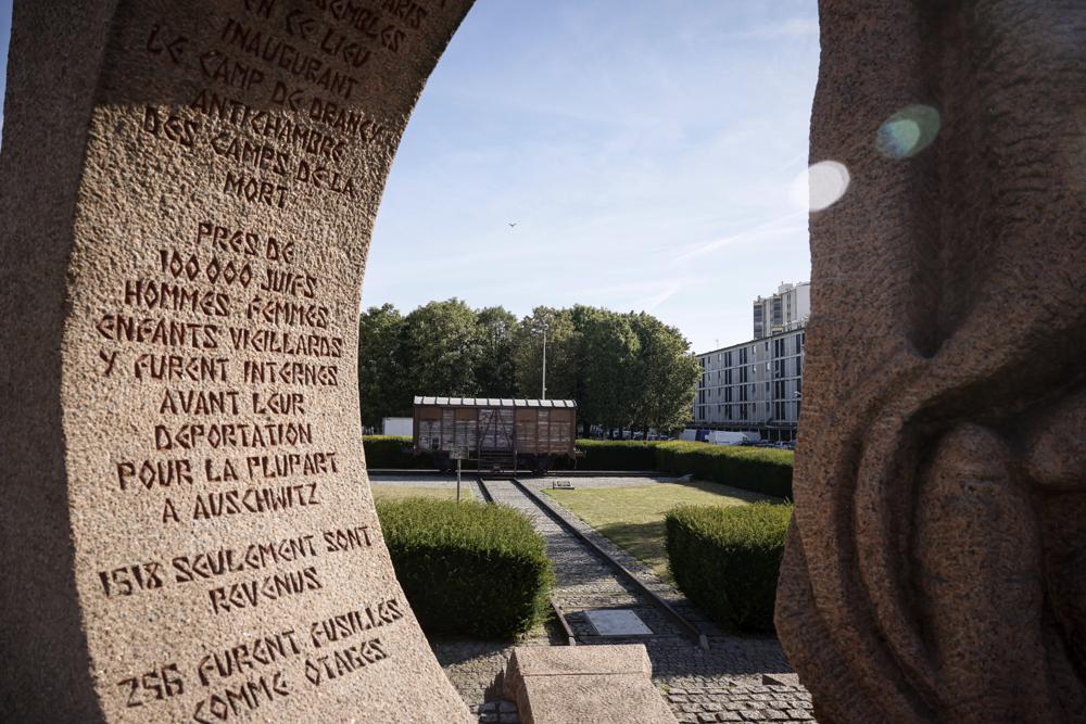 You are currently viewing Holocaust survivors mark 80 years since mass Paris roundup