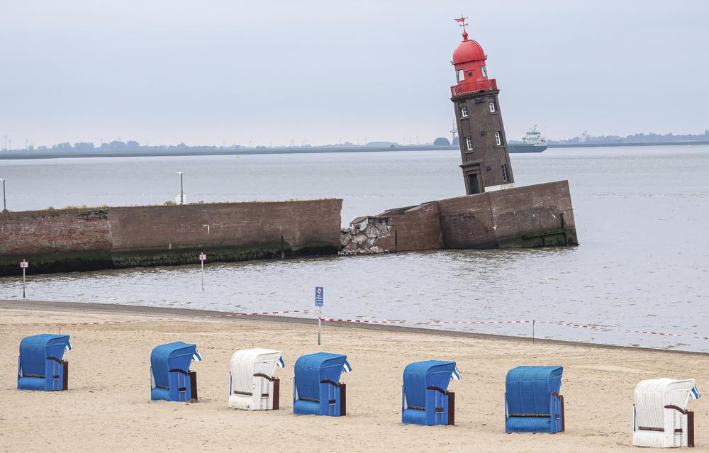 You are currently viewing Leaning lighthouse tower of Bremen could collapse into sea