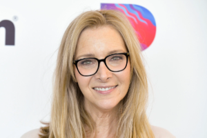 Read more about the article Jewish ‘Friends’ Star Lisa Kudrow Feels Connected to Her Family’s Holocaust Trauma