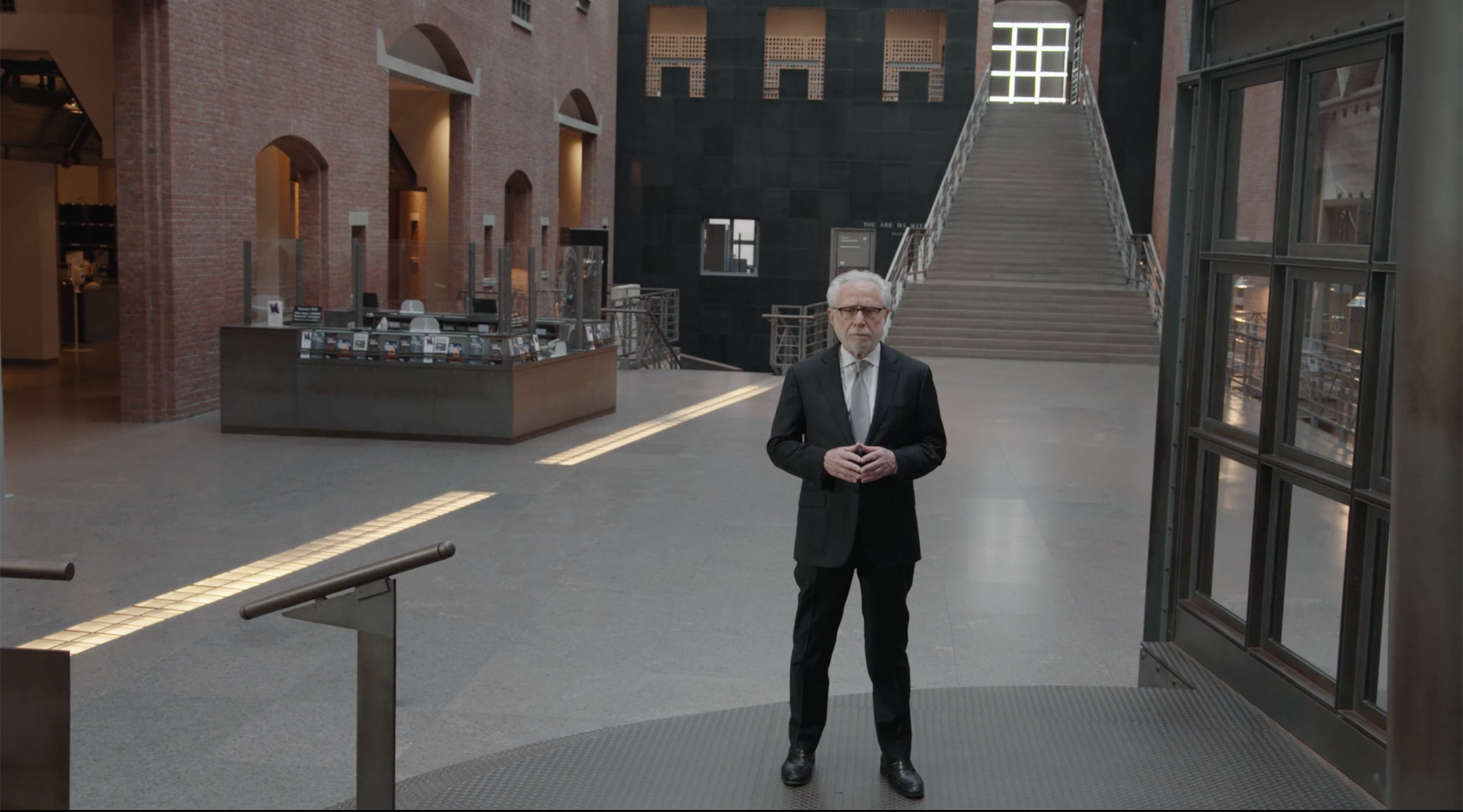 You are currently viewing Wolf Blitzer, the son of Holocaust survivors, discusses his new CNN special on the US Holocaust Memorial Museum￼