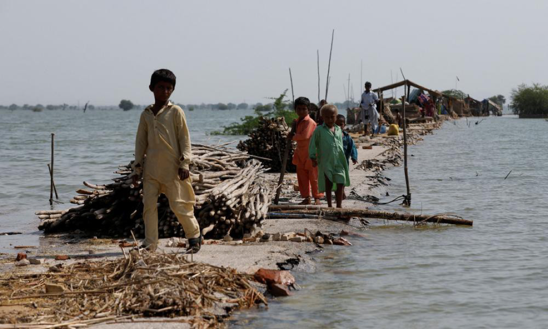 You are currently viewing ‘We are drowning’: Pakistan floods push toxic lake over edge