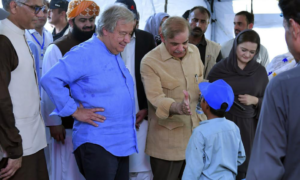 Read more about the article UN chief views ‘unimaginable’ damage in visit to Pakistan’s flood-hit areas