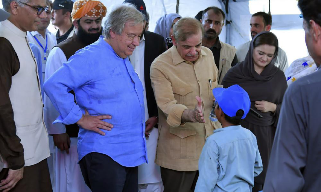 You are currently viewing UN chief views ‘unimaginable’ damage in visit to Pakistan’s flood-hit areas