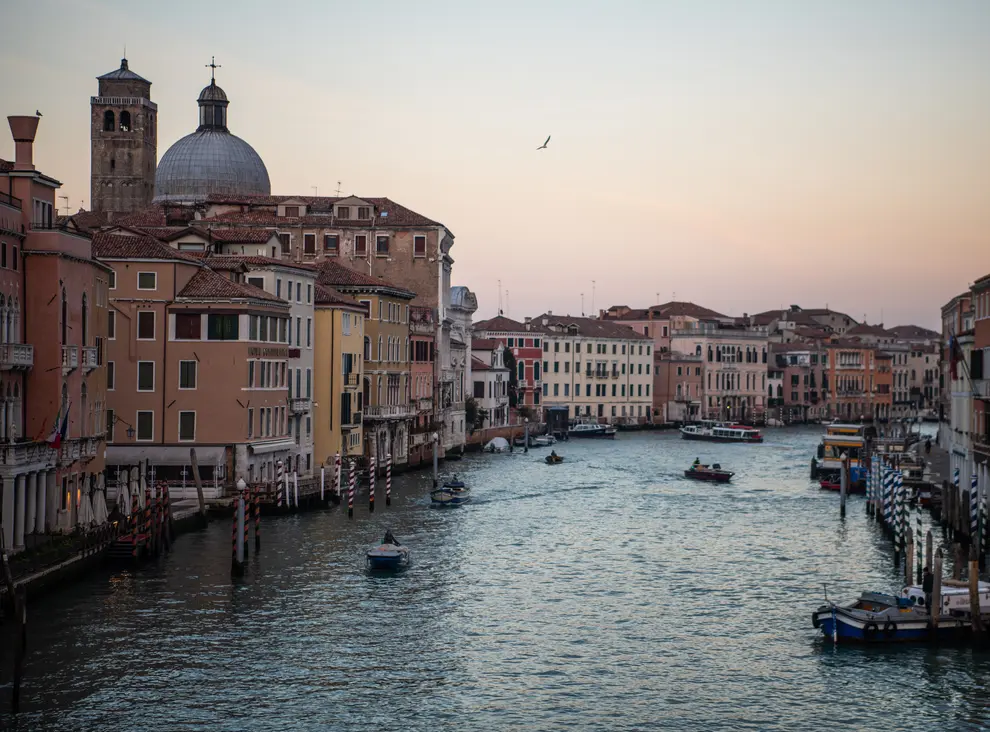 You are currently viewing Venice tells tourists to ditch water bottles and drink from fountains