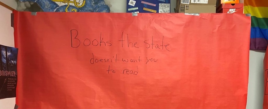 You are currently viewing Teacher quits in protest after being punished for banned-books sign