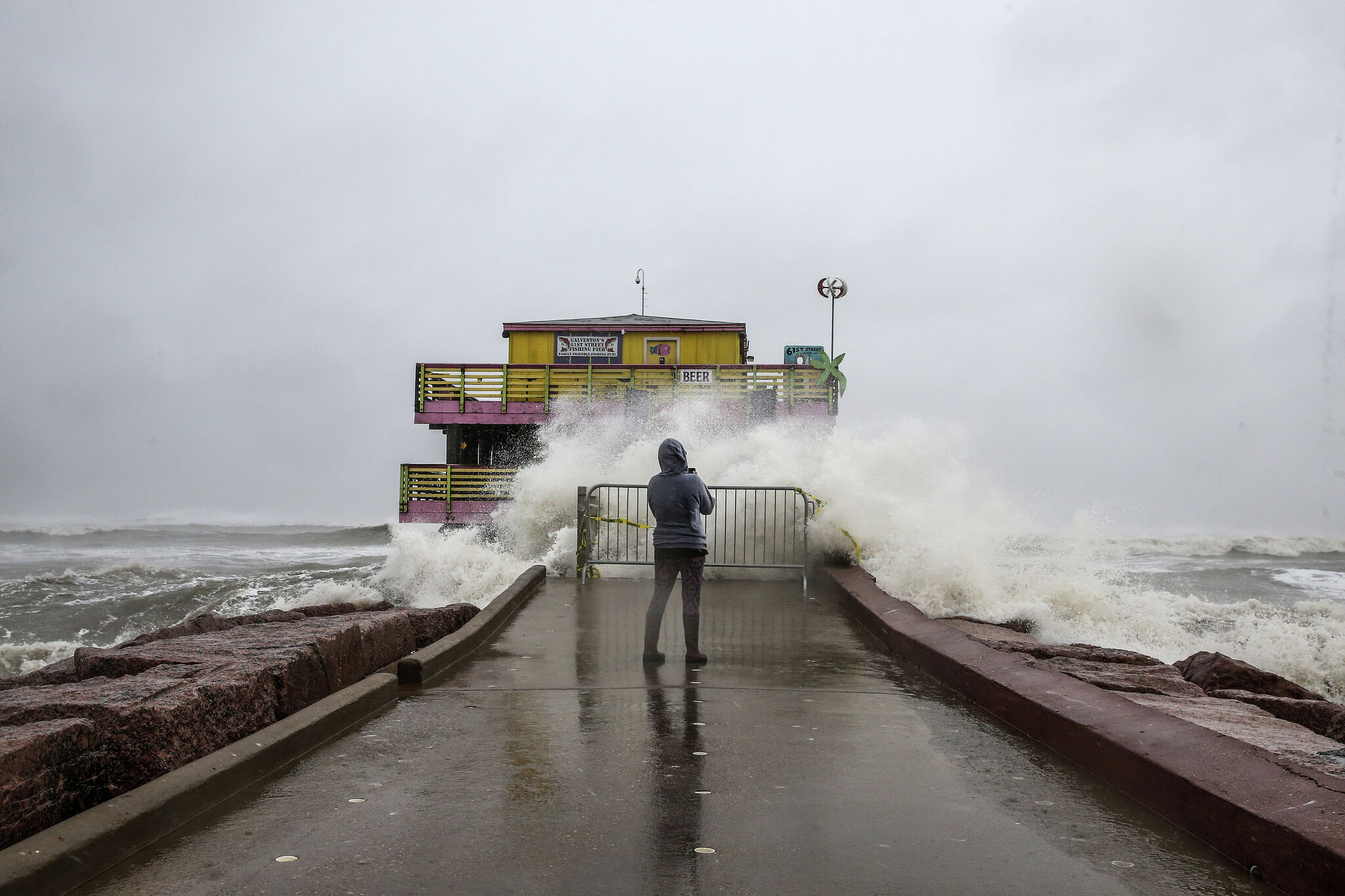 You are currently viewing What is hurricane storm surge, and why can it be so catastrophic?