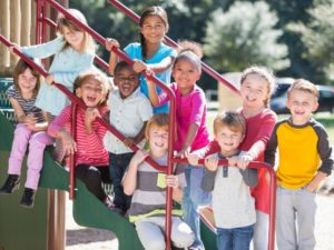 Read more about the article Racial Bias in White Children Linked to Beliefs about the Causes of Inequality