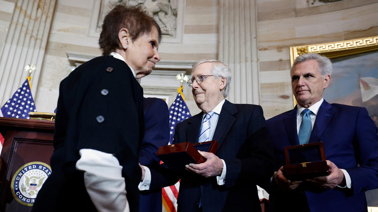 You are currently viewing <strong>Fallen officer’s family snubs McConnell and McCarthy at Jan. 6 gold medal ceremony</strong>