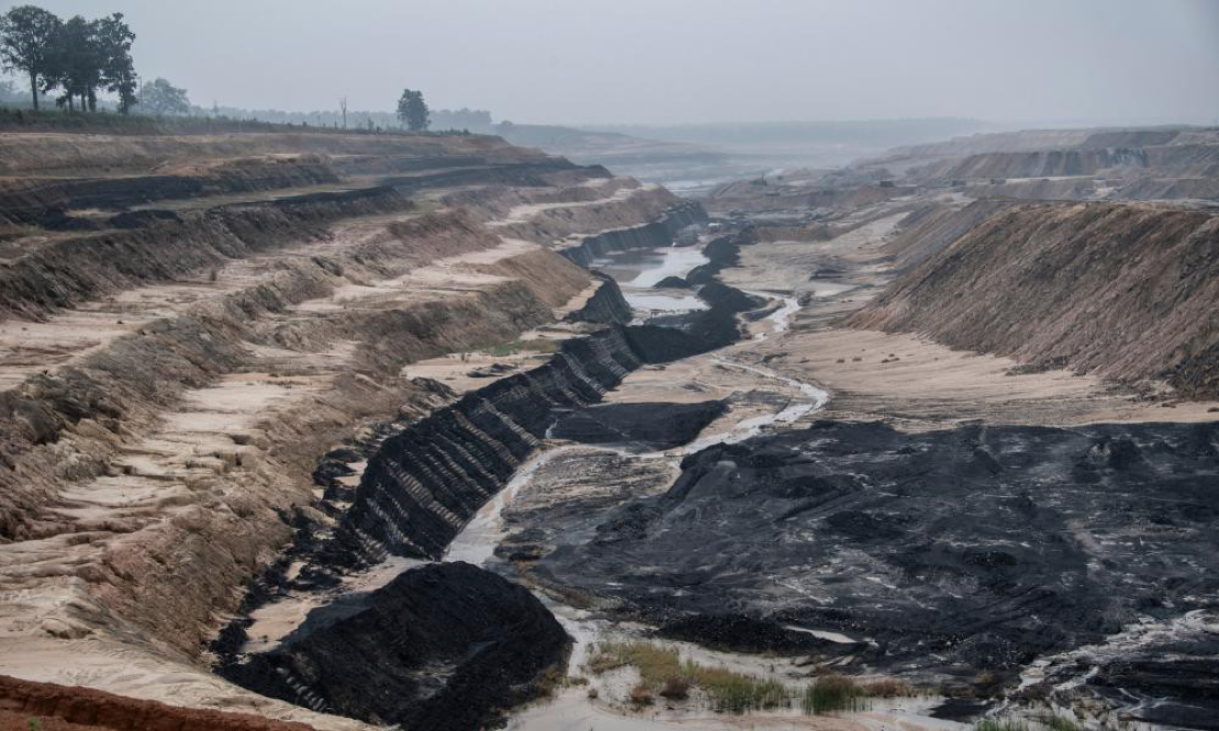 You are currently viewing <strong>‘It was a set-up, we were fooled’: the coal mine that ate an Indian village</strong>