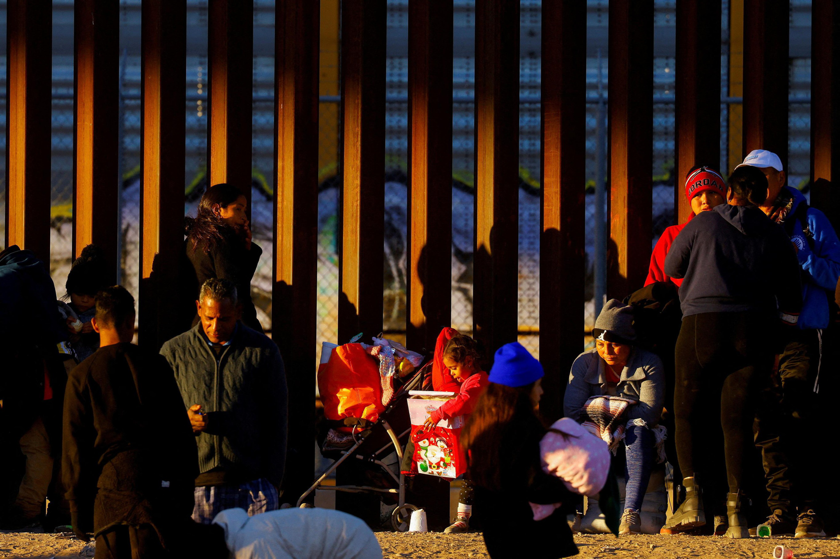 You are currently viewing Texas Governor Abbott endangered lives with Christmas Eve migrant drop -White House