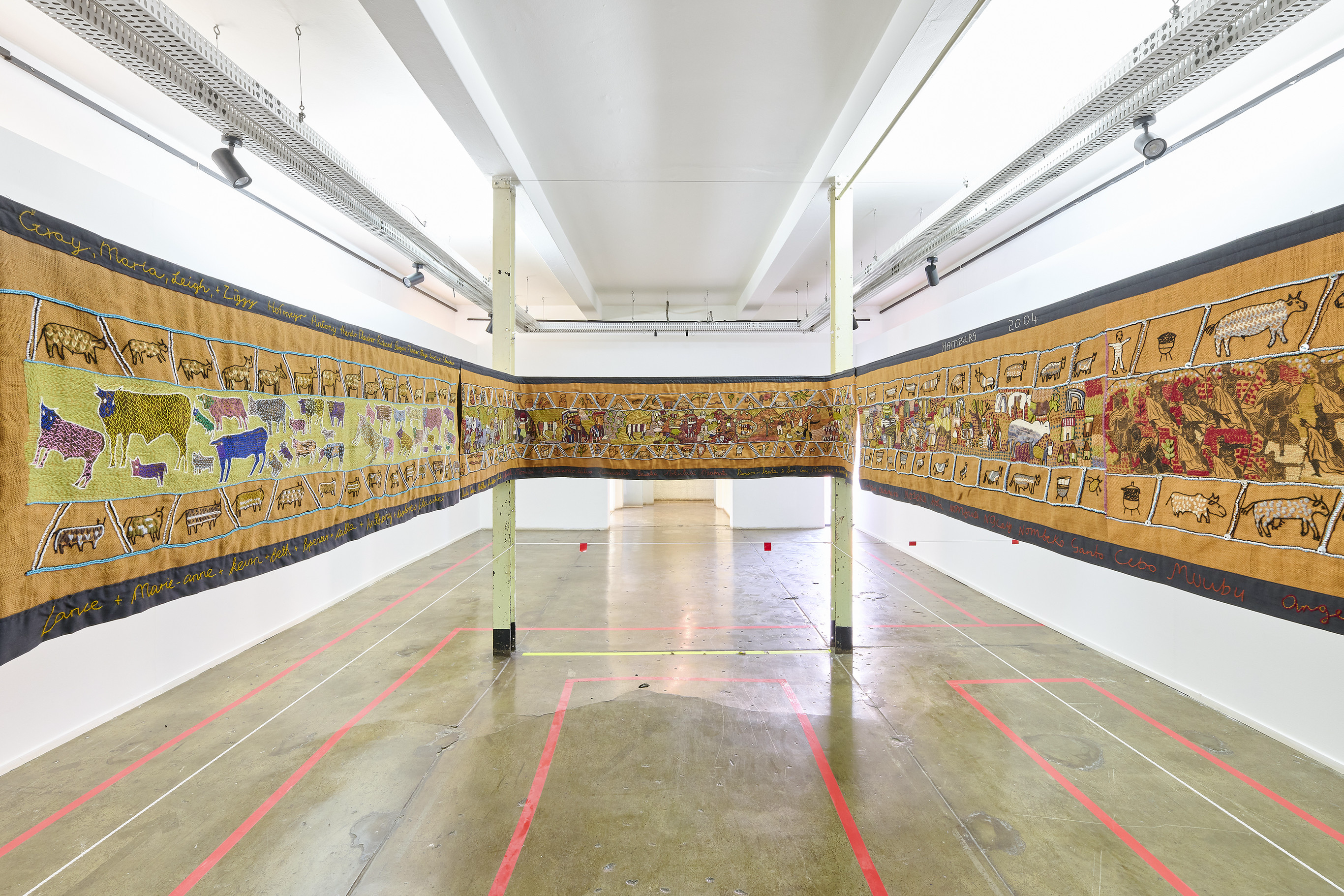 You are currently viewing Huge tapestries tell the story of a South African town, one masterpiece at a time