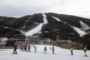 Read more about the article <strong>Europe’s snowless ski resorts preview winter in a warming world</strong>