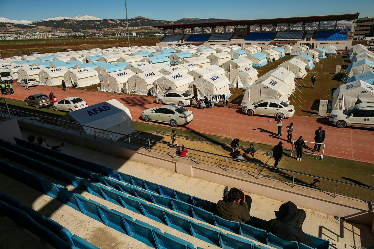 You are currently viewing <strong>A week after quakes, survivors in Turkey and Syria still wait for aid</strong>