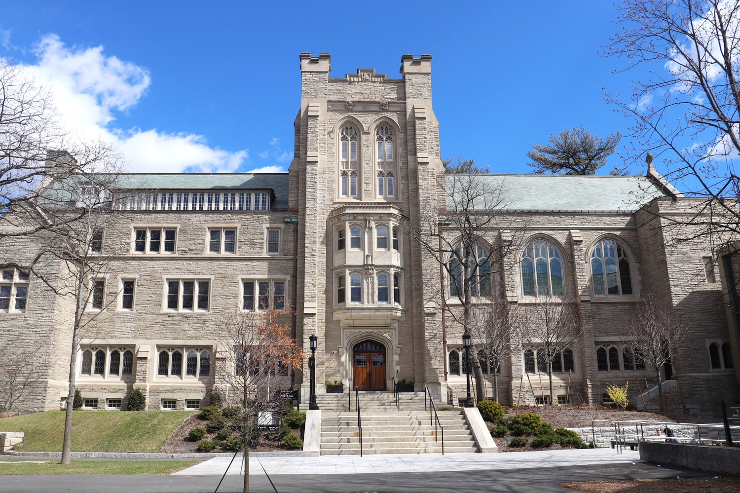 You are currently viewing Harvard Divinity School Senior Lecturer Discusses Role of Slavery in School’s Founding