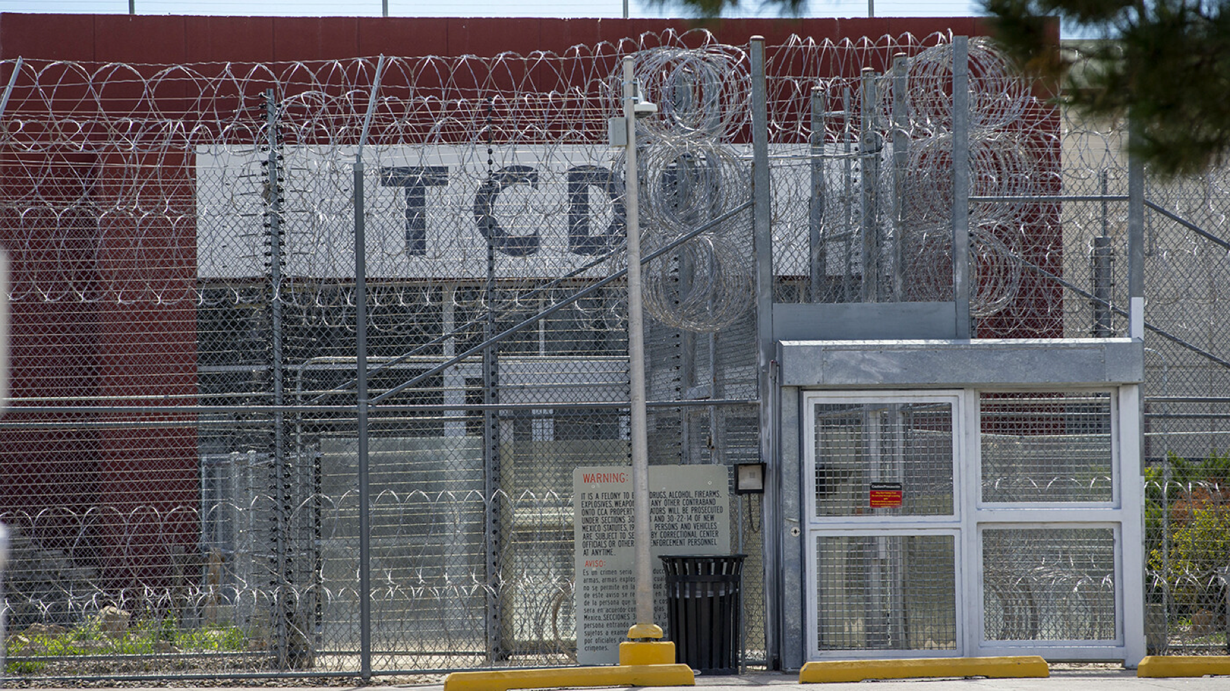 You are currently viewing <strong>Suicide attempts highlight mental health concerns in immigrant detention</strong>