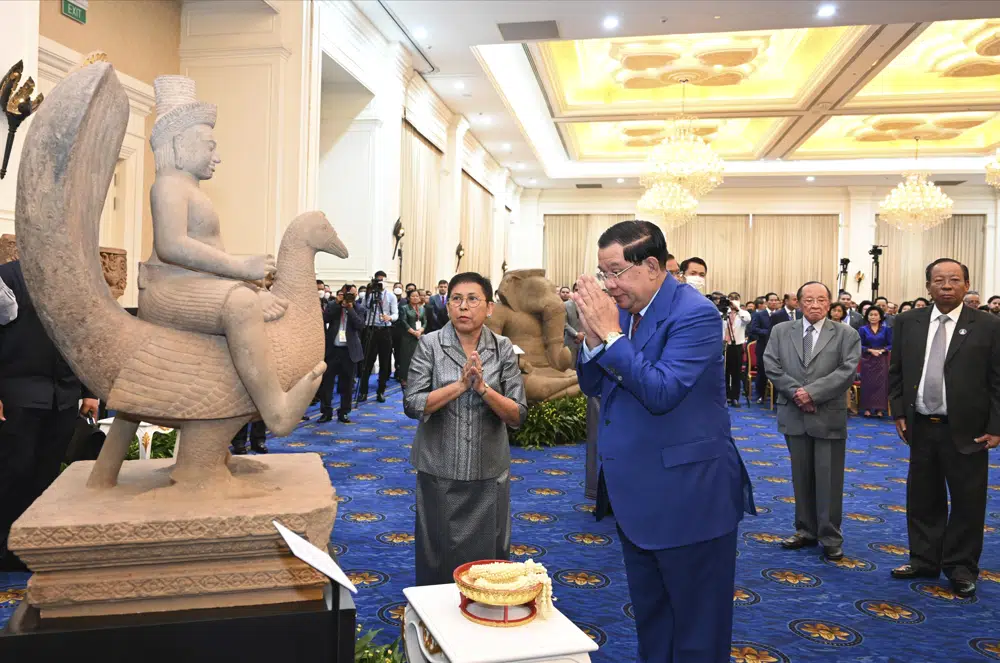 You are currently viewing Cambodia celebrates return of ‘priceless’ stolen artifacts