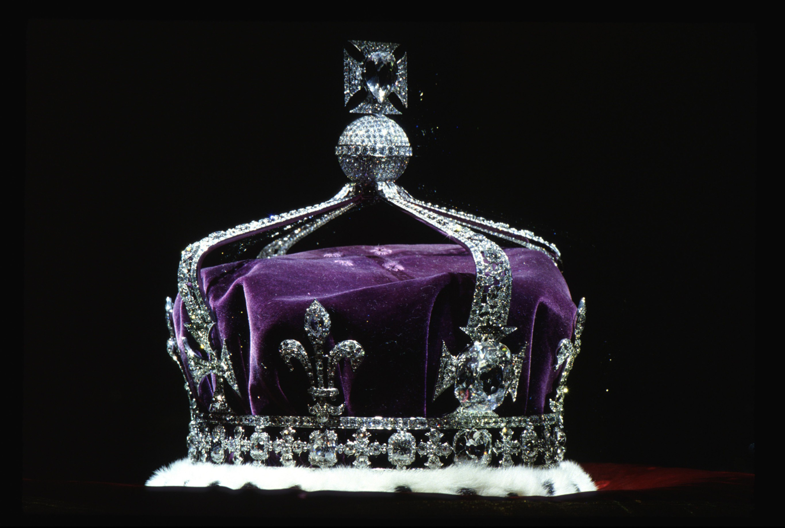 You are currently viewing New ‘Guardian’ Report Uncovers Extent of Stolen Jewels from India in Royal Collection