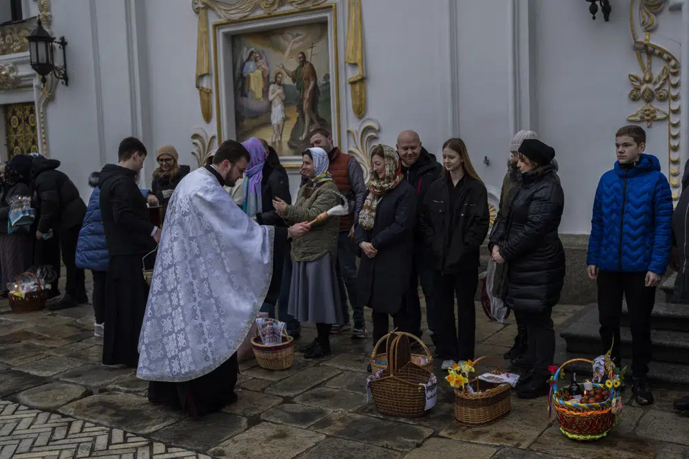 You are currently viewing Dozens of POWs freed as Ukraine marks Orthodox Easter