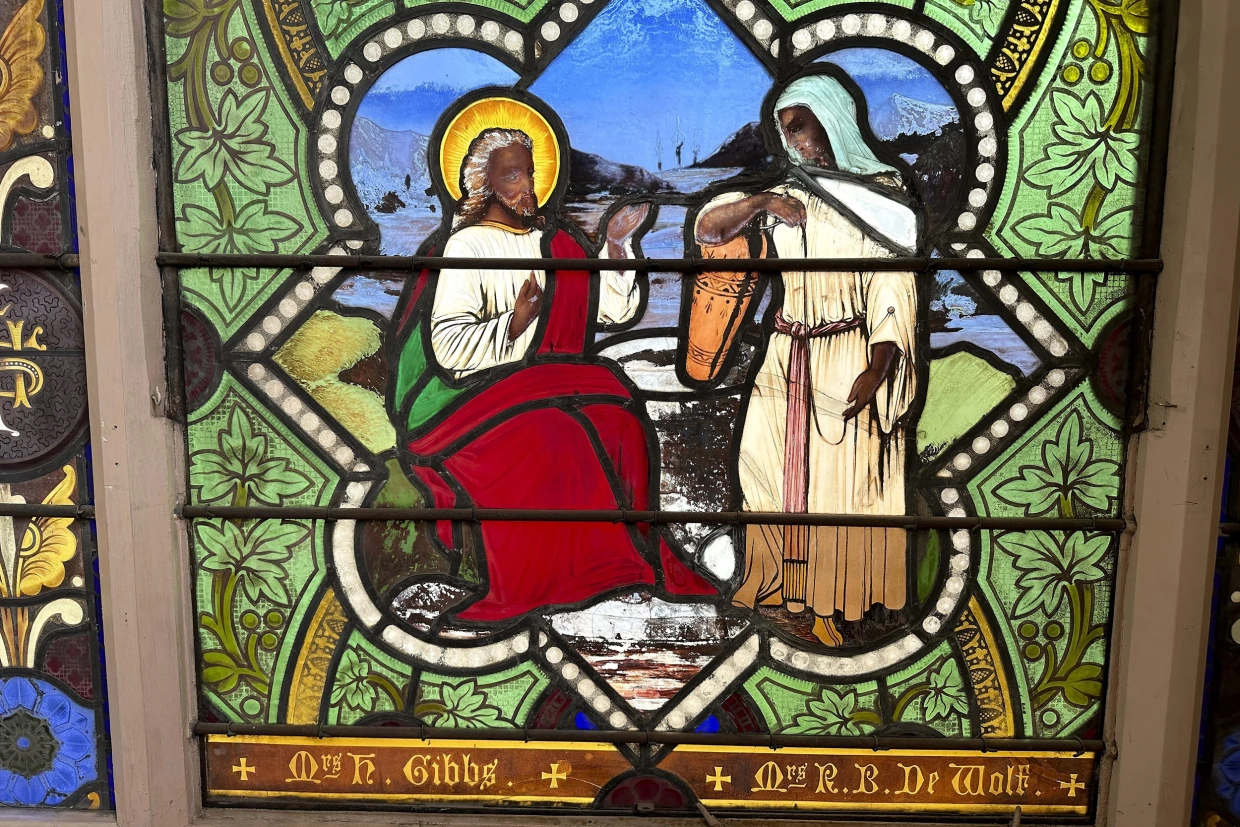 You are currently viewing Found stained-glass window raises questions about New England’s history and slavery