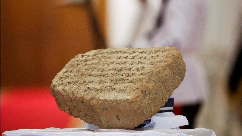 You are currently viewing Iraq: displays 2,800-year-old stone tablet returned by Italy