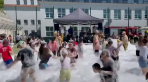 Read more about the article Polish city throws children’s bubble party on top of Jewish graves