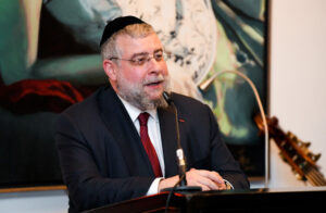 Read more about the article Russia declares former chief rabbi of Moscow a ‘foreign agent’