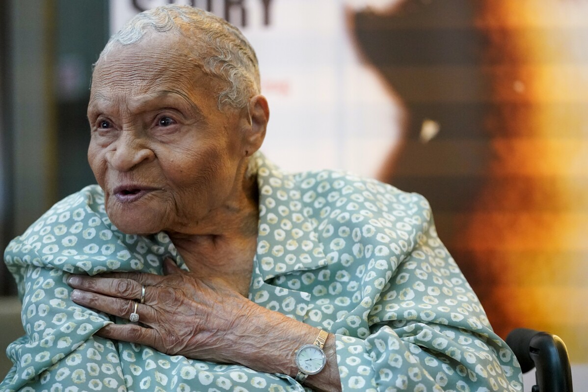 You are currently viewing Viola Ford Fletcher, oldest living Tulsa Race Massacre victim, publishes memoir