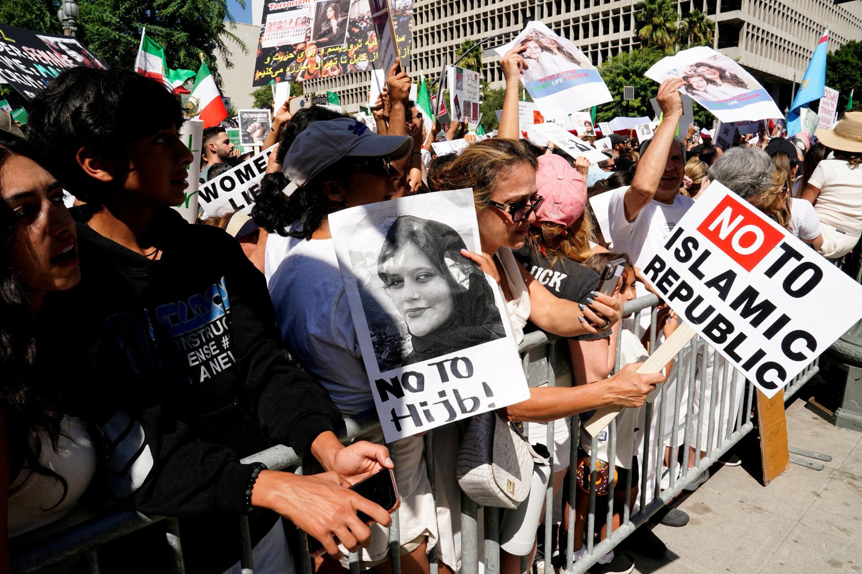 You are currently viewing Los Angeles names intersection in memory of woman who sparked Iran protests