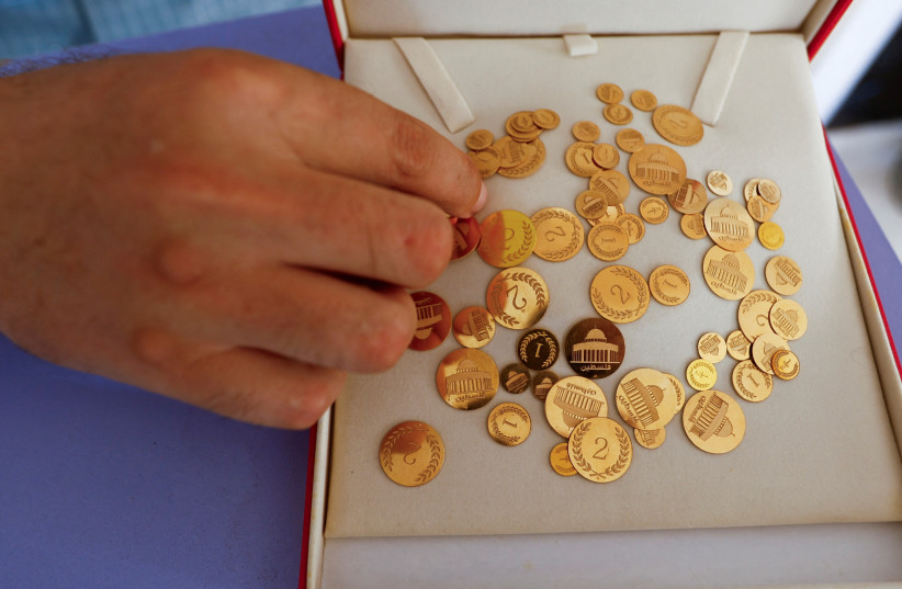 You are currently viewing Gaza dentist makes gold coins in lieu of currency 