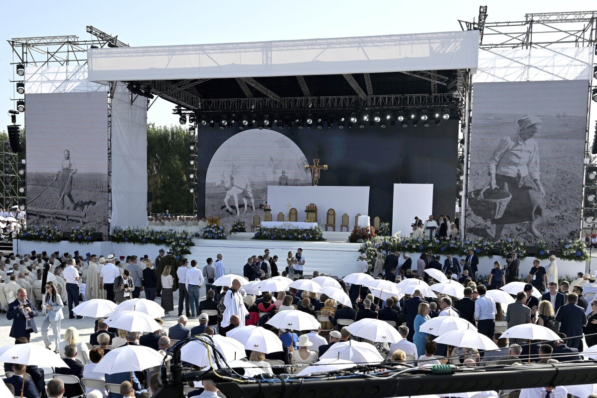 You are currently viewing The Vatican beatifies a Polish family of 9 killed by the Nazis for sheltering Jews