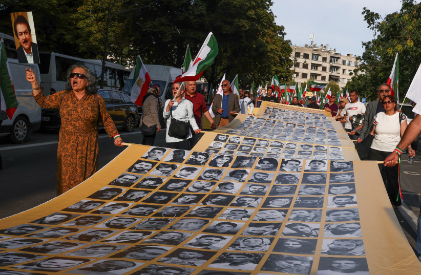 You are currently viewing Thousands march in Brussels on anniversary of Mahsa Amini’s death