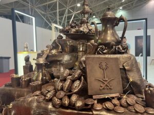 Read more about the article Dutch artist’s chocolate sculpture celebrates Saudi hospitality at food trade show in Riyadh