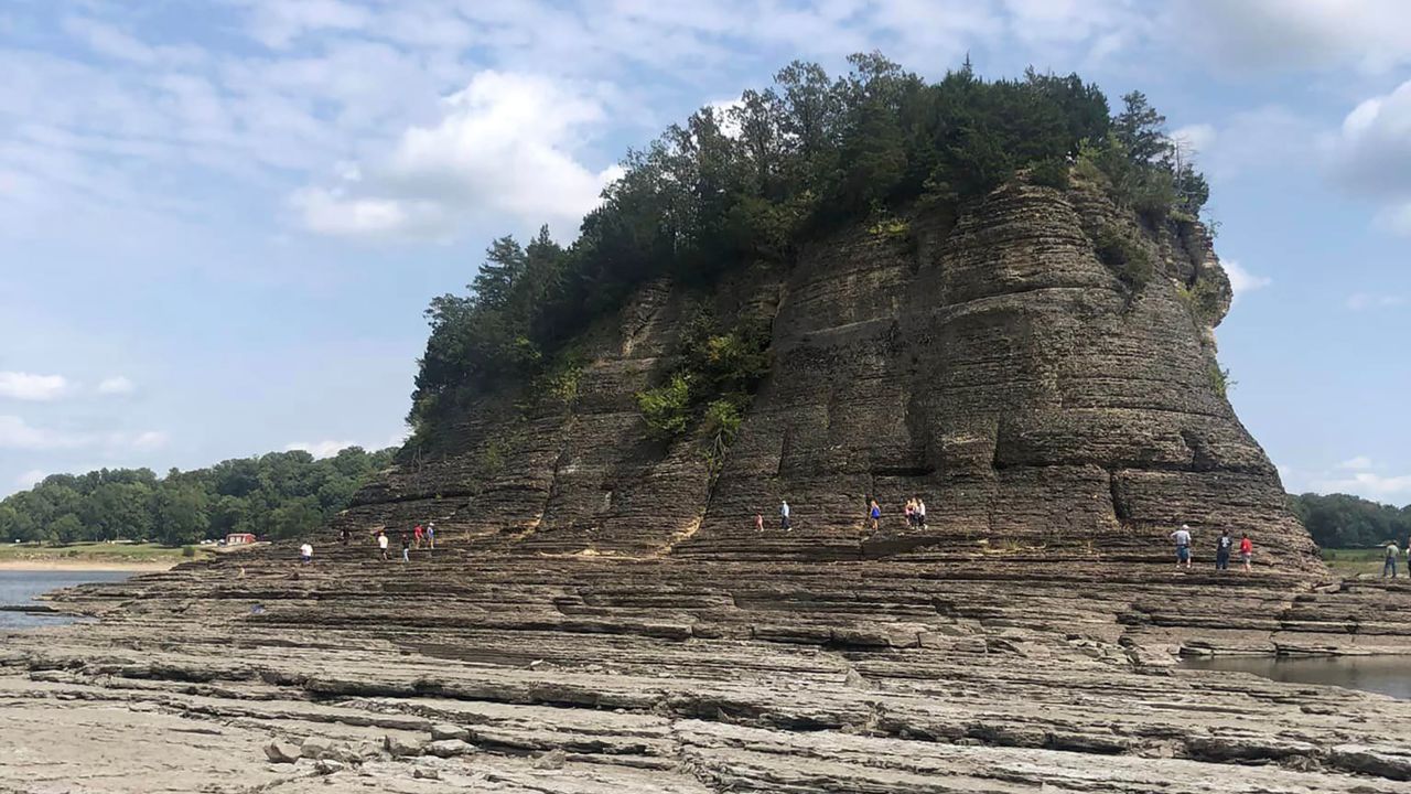 You are currently viewing Tower Rock is normally only accessible by boat. Here’s what it looks like now