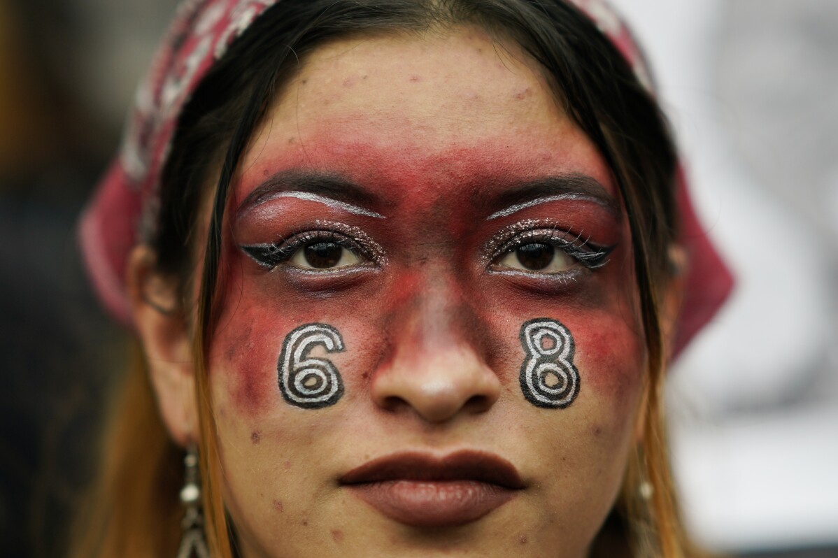 You are currently viewing Generations of students remember 1968 massacre in march through Mexico City