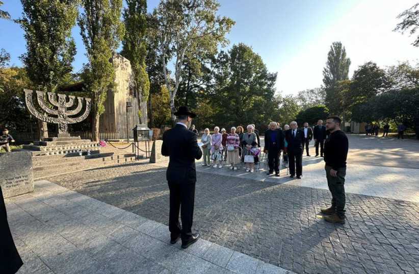 You are currently viewing Ukraine’s Zelensky honors Jewish victims of Babyn Yar massacre