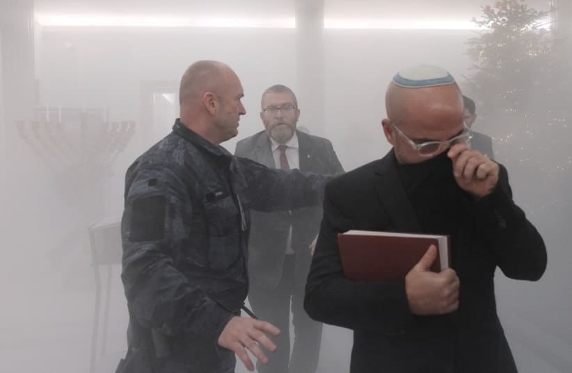 You are currently viewing Far-right Polish lawmaker extinguishes Hanukkah candles in parliament