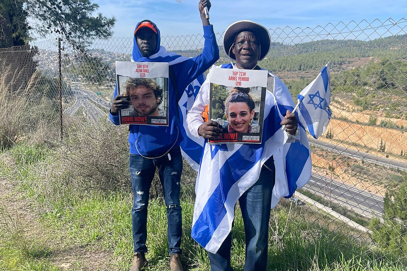 You are currently viewing Former African slave leads solidarity march, meets with hostage families in Israel