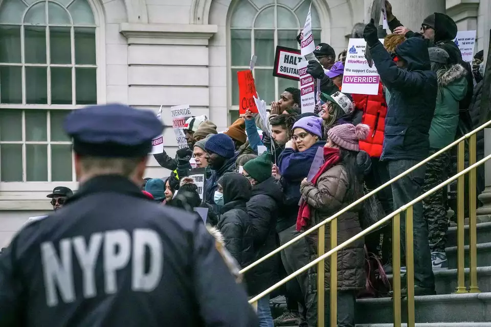 You are currently viewing NYPD officers will have to record race of people they question under new police transparency law