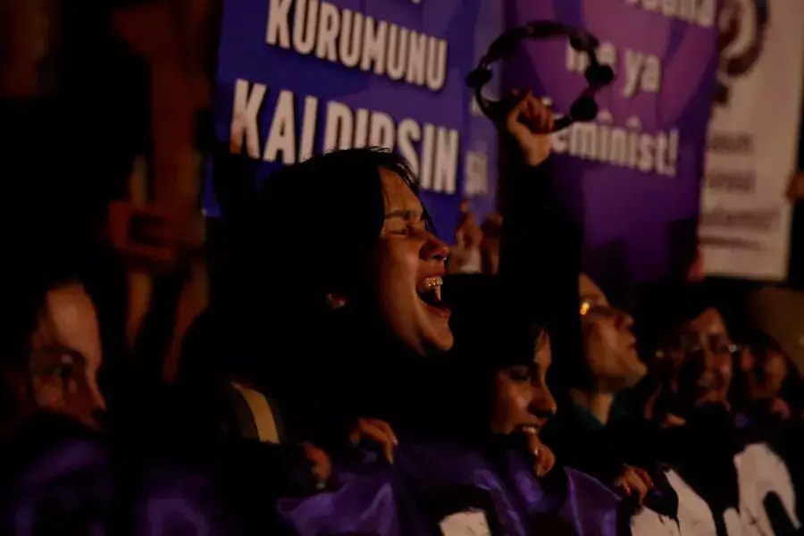 You are currently viewing Women This Week: Thousands of Women Gather Despite Protest Ban in Turkey