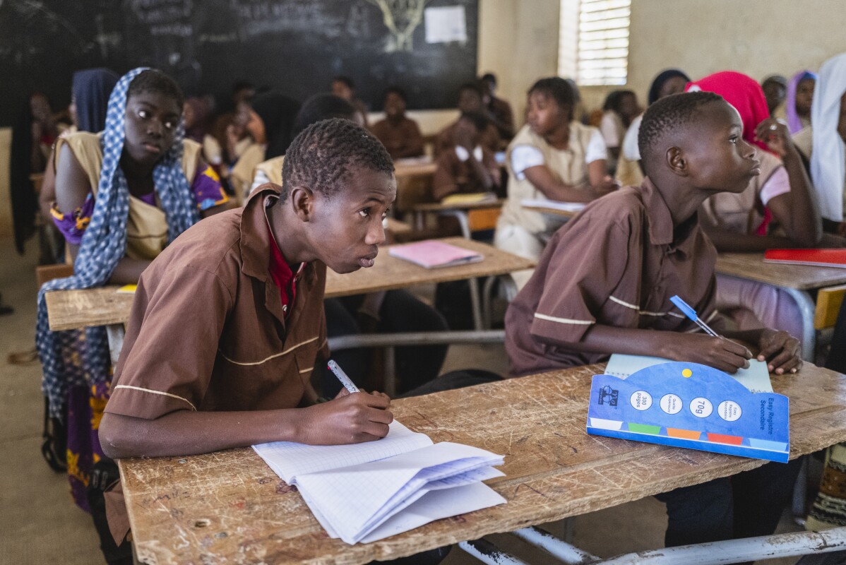 You are currently viewing In some classrooms in Senegal, deaf and hard-of-hearing students now study alongside everyone else