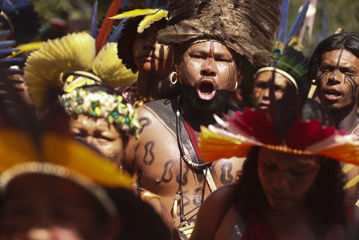 You are currently viewing Indigenous groups gathering in Brazil’s capital to protest president’s land grant decisions