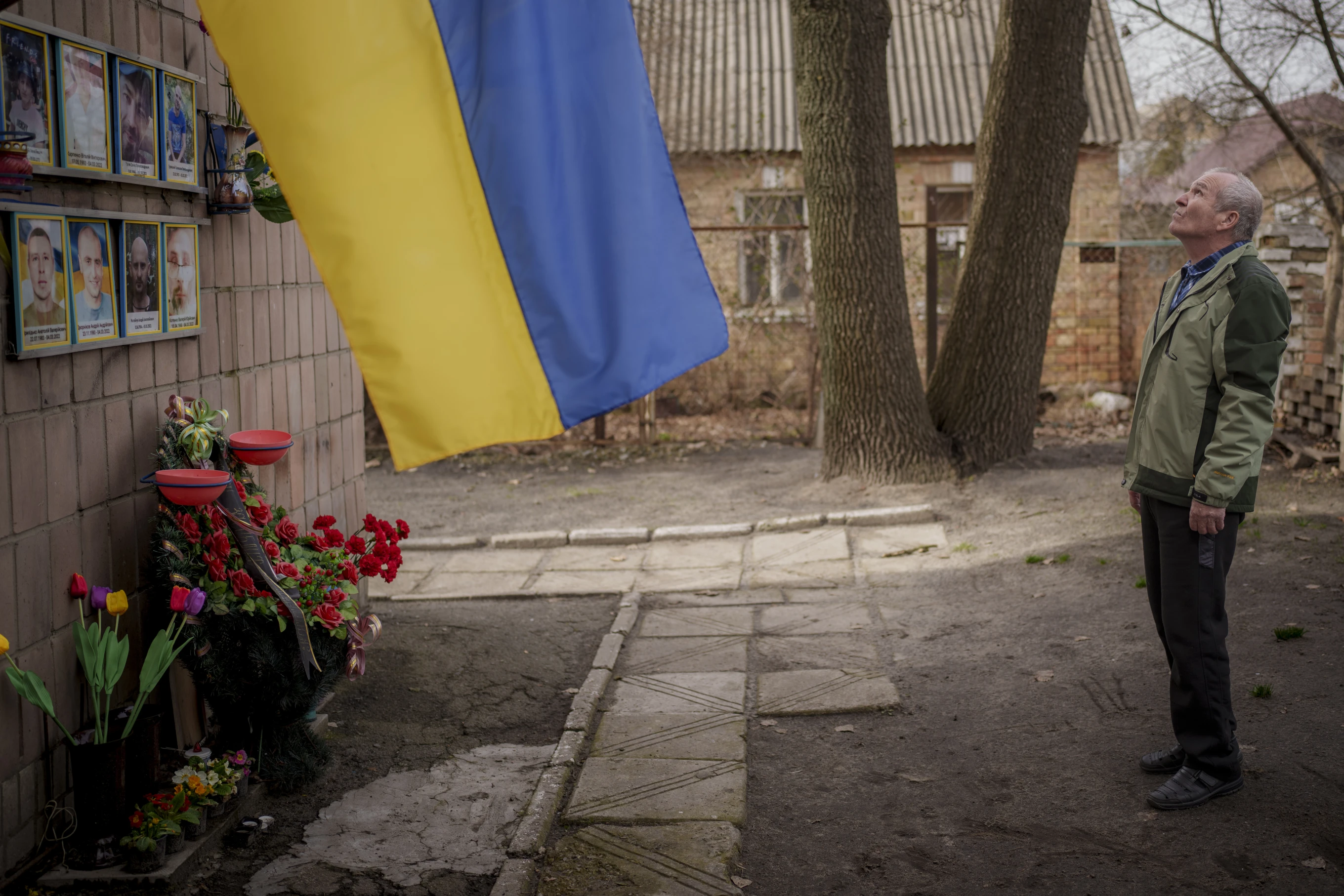 You are currently viewing Life has returned to Ukraine’s Bucha. But 2 years after the killings, some families can’t move on