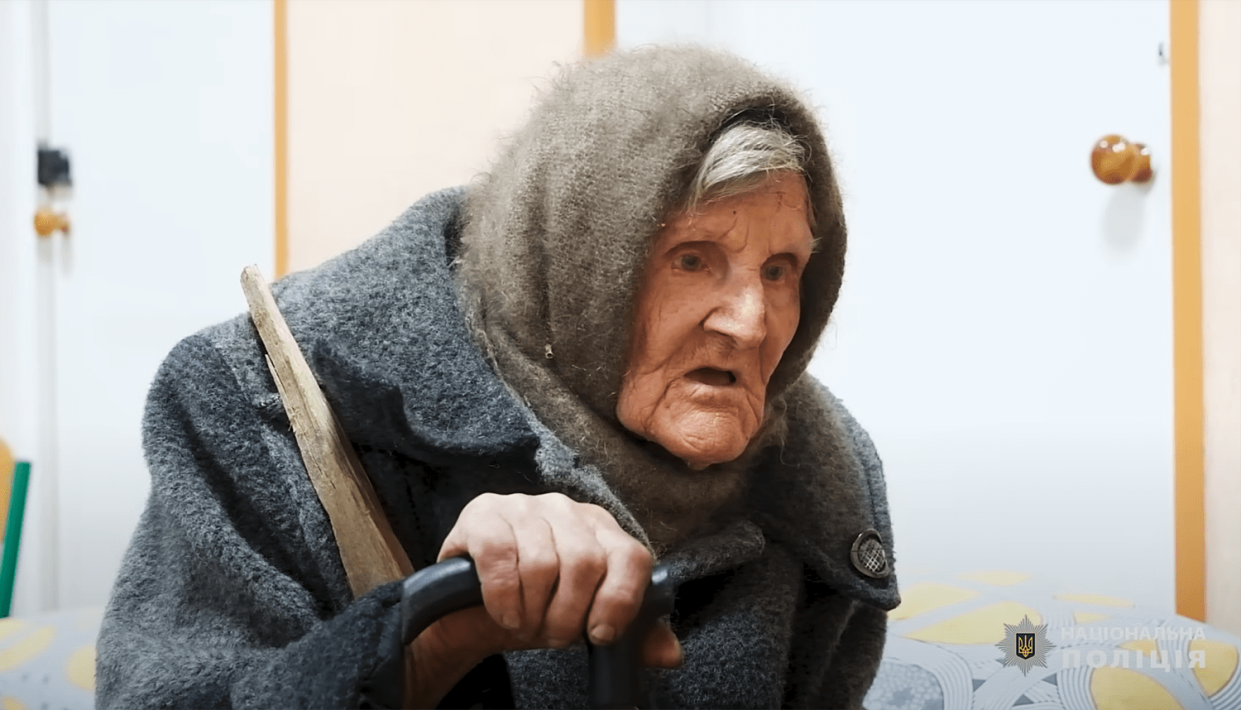 You are currently viewing 98-year-old Ukrainian woman treks miles under shelling to escape Russian forces