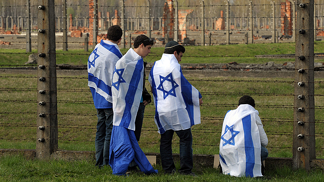 You are currently viewing Israelis feel memory of Holocaust fading away