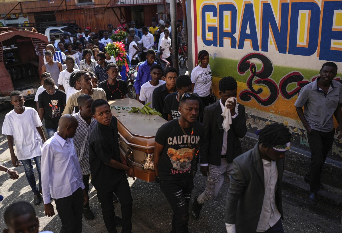 You are currently viewing As killings surge, Haitians struggle to bury loved ones and find closure in violent capital