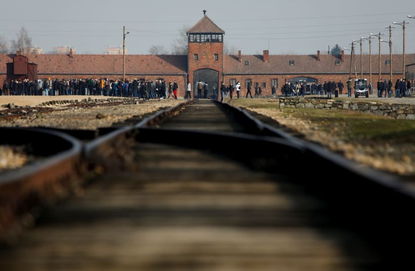 You are currently viewing Palestinian man visits Auschwitz, publicly calls on Jews to return there ‘where they belong’