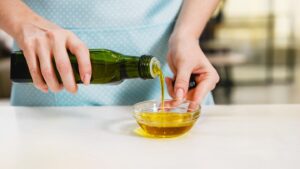 Read more about the article Olive oil consumption linked to reduced risk of dementia-related death