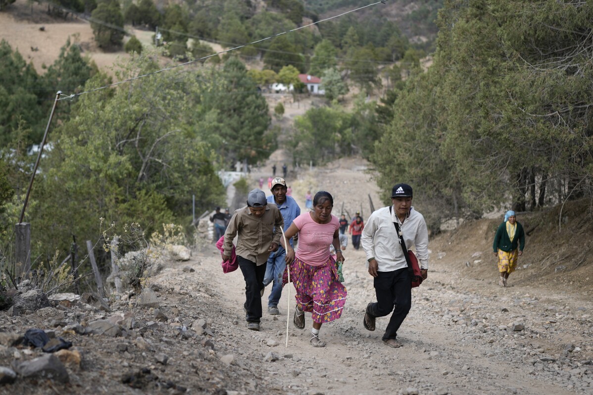 You are currently viewing Through connection to their land, Tarahumara runners are among Mexico’s most beloved champions