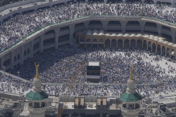 You are currently viewing Over 1,000 die during haj due to hot temperatures