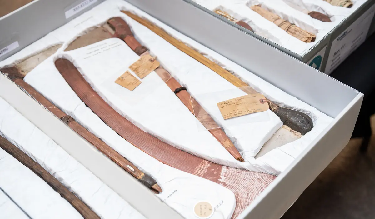 You are currently viewing Los Angeles museum repatriates 20 objects to the Warumungu people of Australia